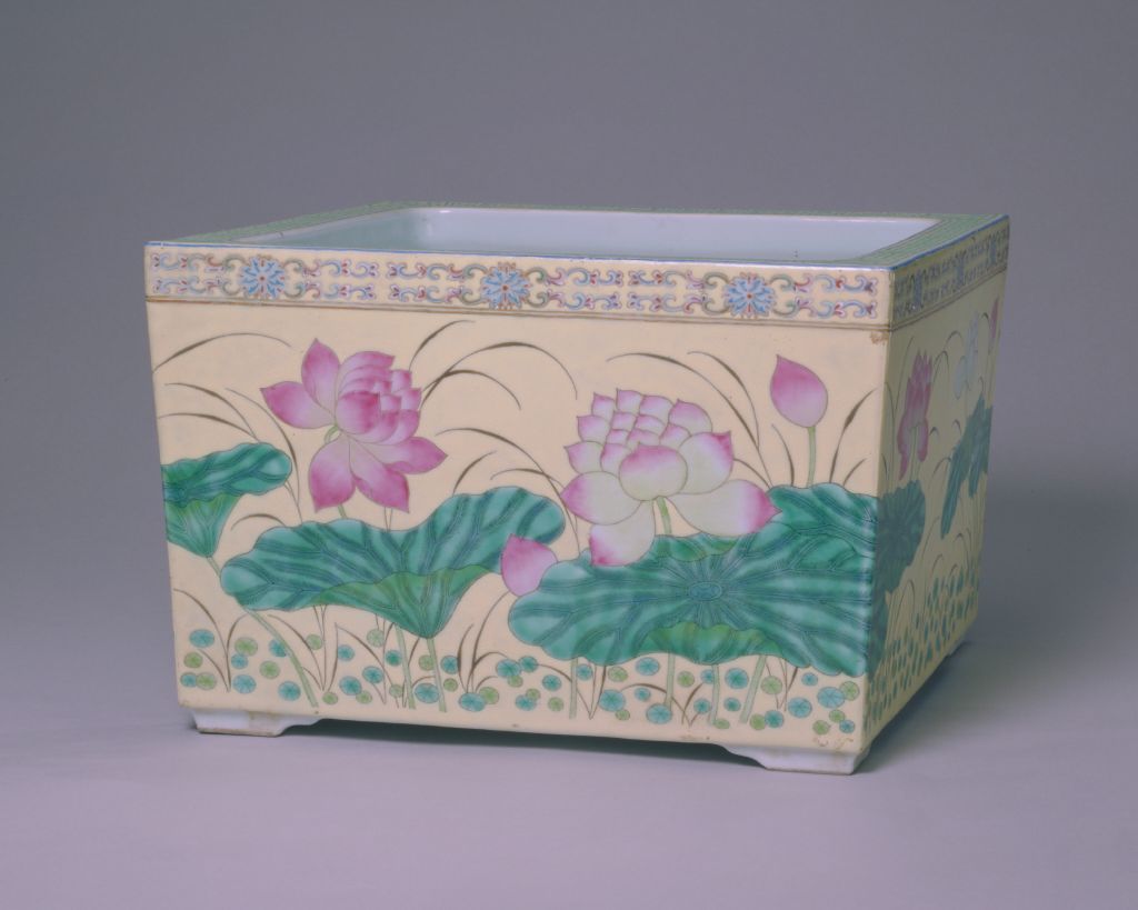 图片[1]-Pale yellow pink lotus square flowerpot-China Archive